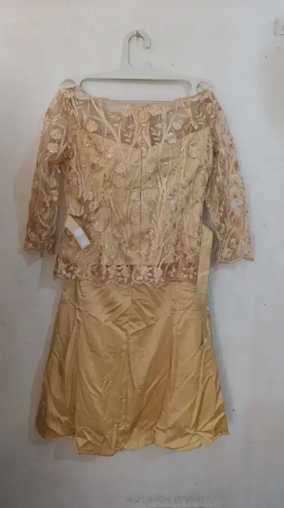 Baju pesta warna Gold atasan dan bawahan rok duyung