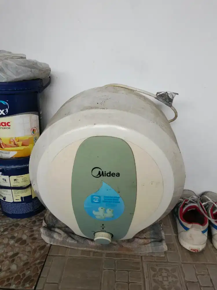 Midea Walter headter