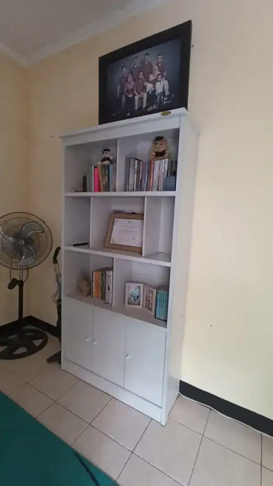 Rak Lemari Buku Hiasan