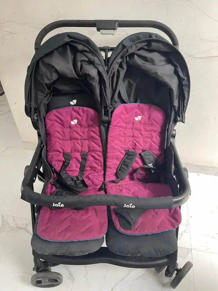 Stroller merk jole bayi kembar