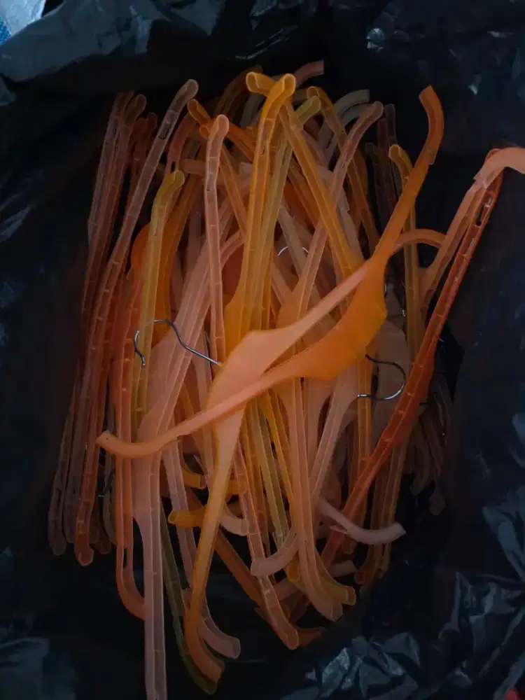 Gantungan baju dewasa 7rb 1lusin warna Putih dan Oren Orange