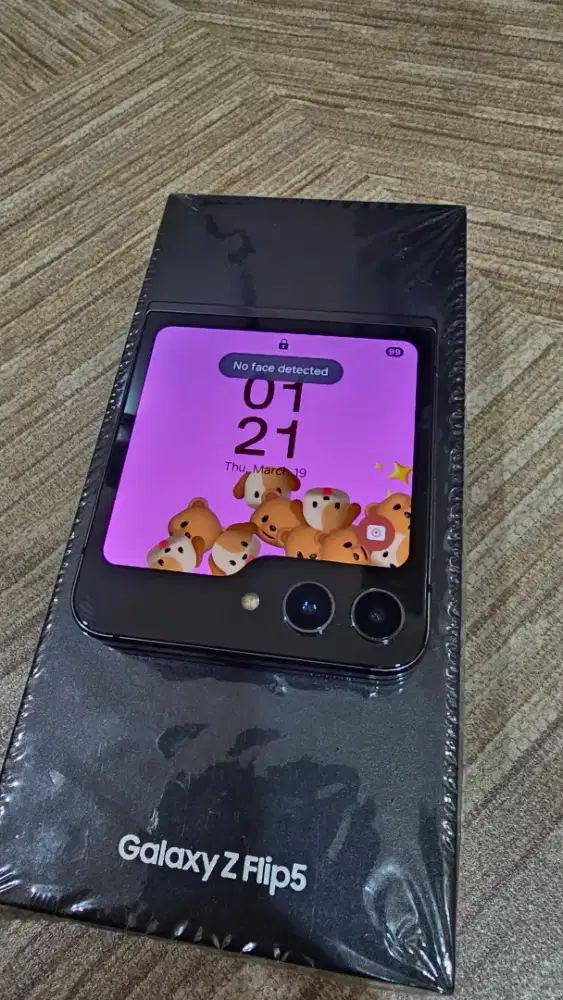 Samsung Z Flip 5 Graphite 8/512 Mulus Surabaya