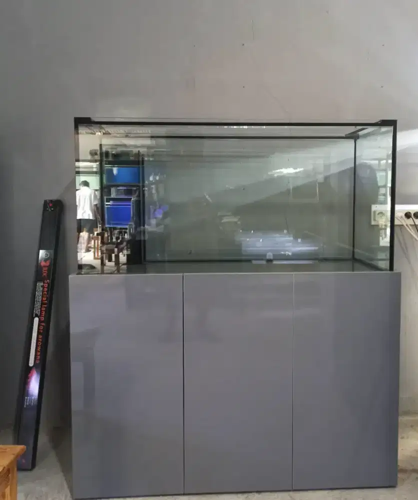 Aquarium + cabinet