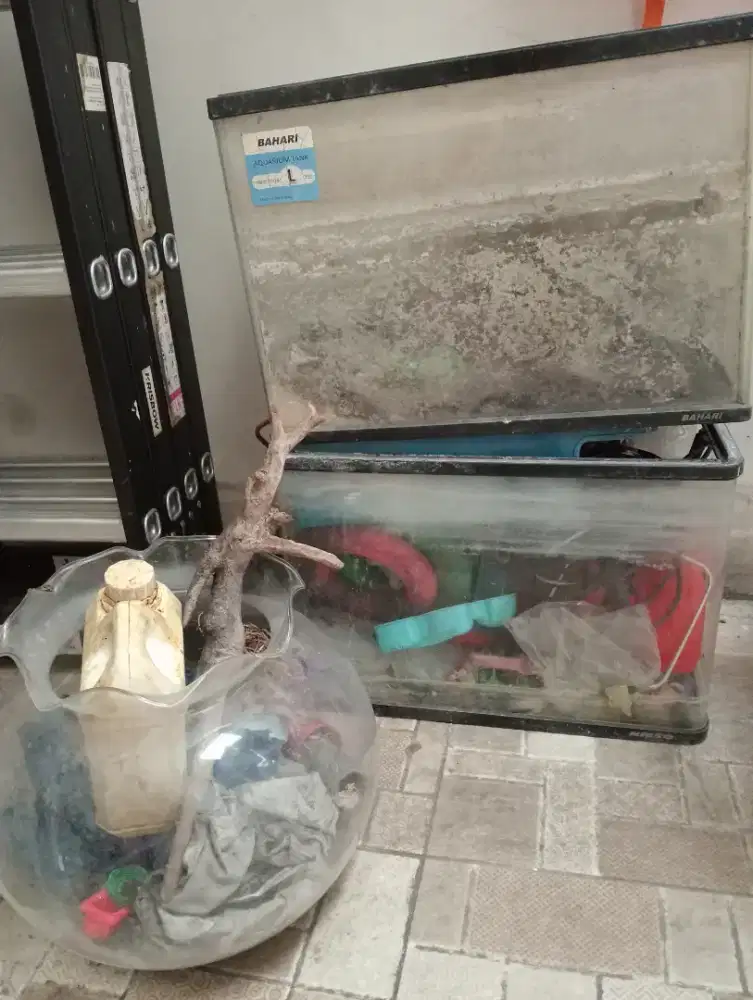 3 Aquarium bekas