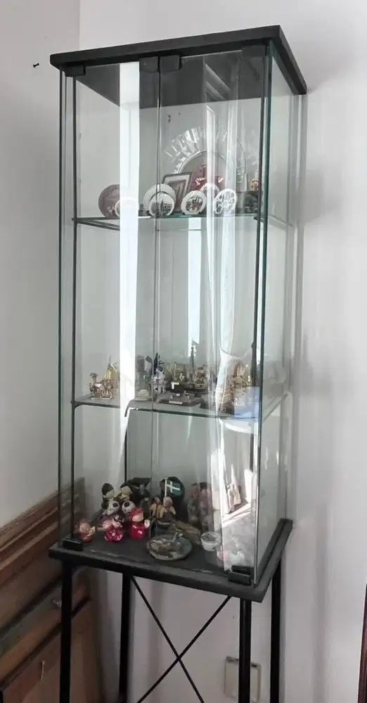 Lemari Kaca untuk simpan pajangan