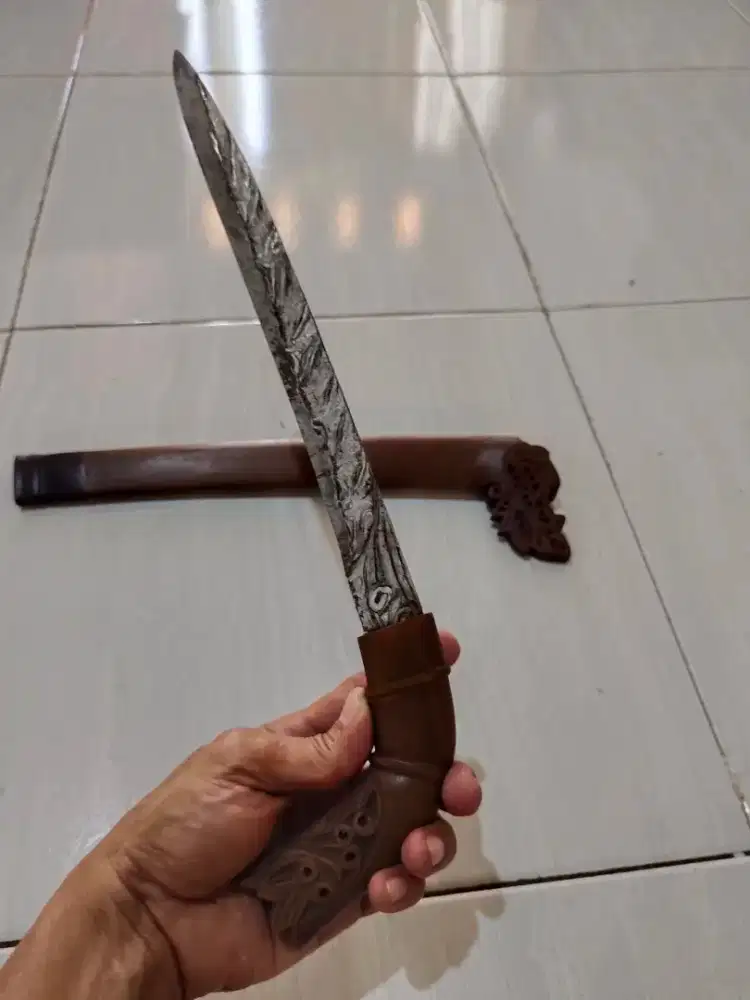 Di Maharkan badik pusaka tua