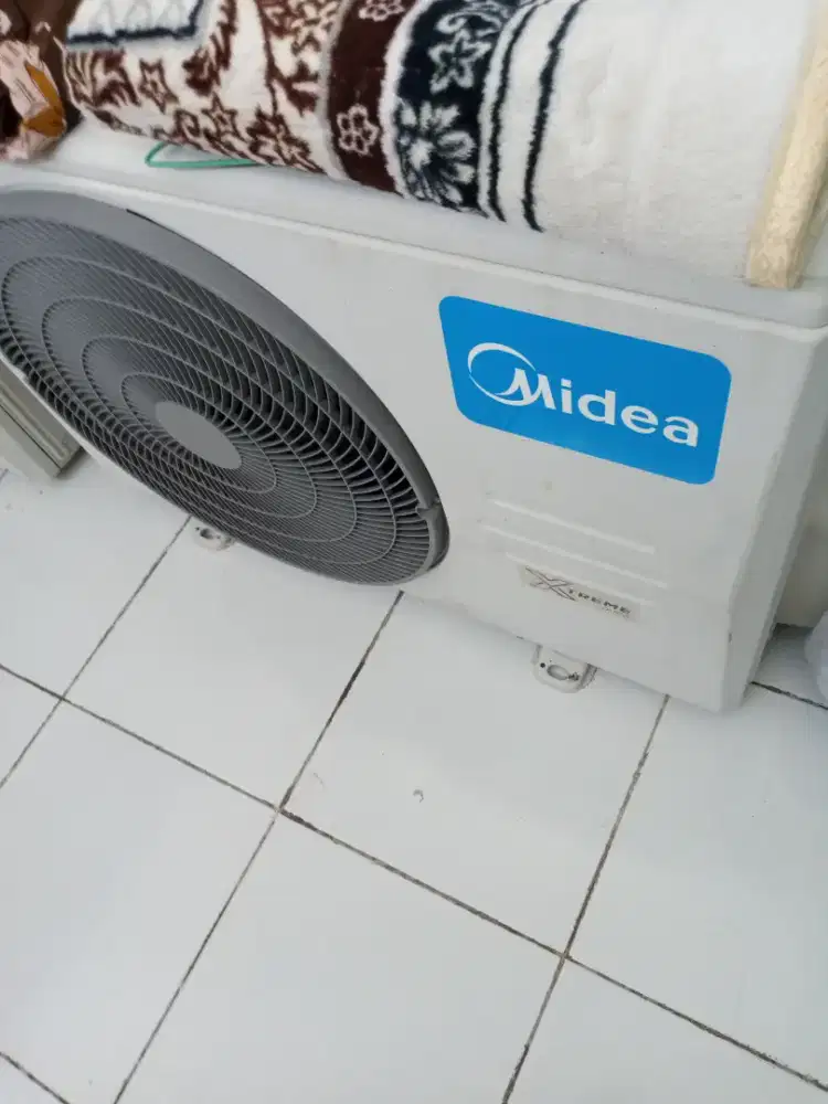 Di jual Ac bekas 1 ,1/5 pk ada 2 unit 7.5 juta