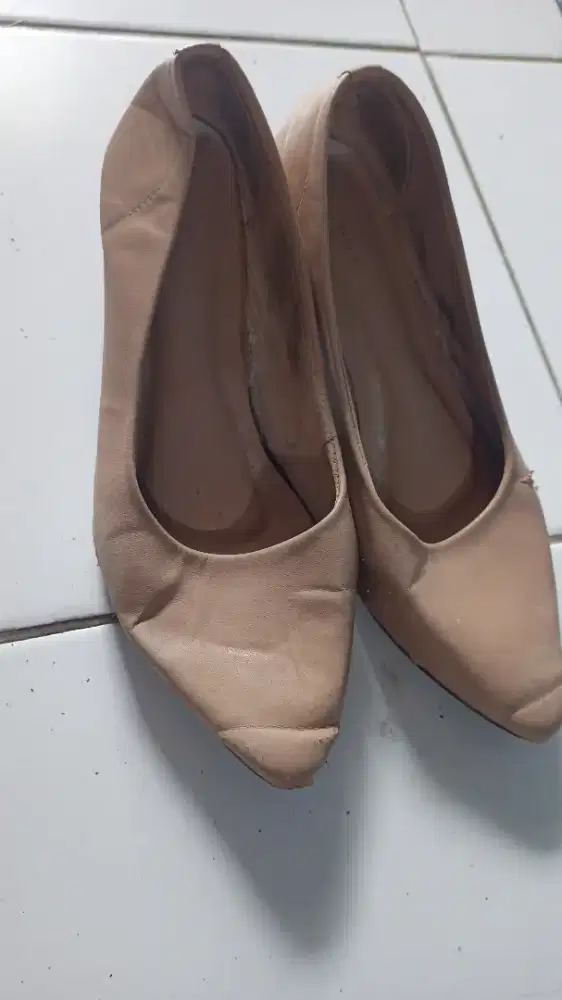 Sepatu wanita no 39