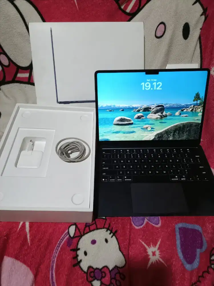 Macbook Air M4 16/256 iBox Like New