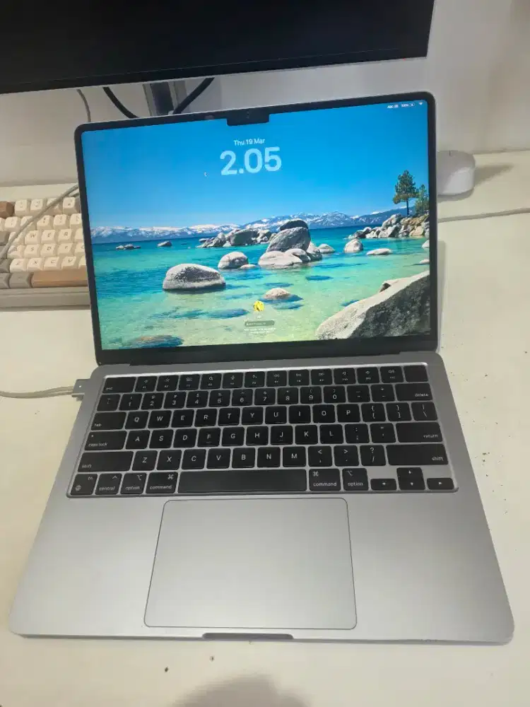 Jual Macbook Air M2 8/256 GB bekas
