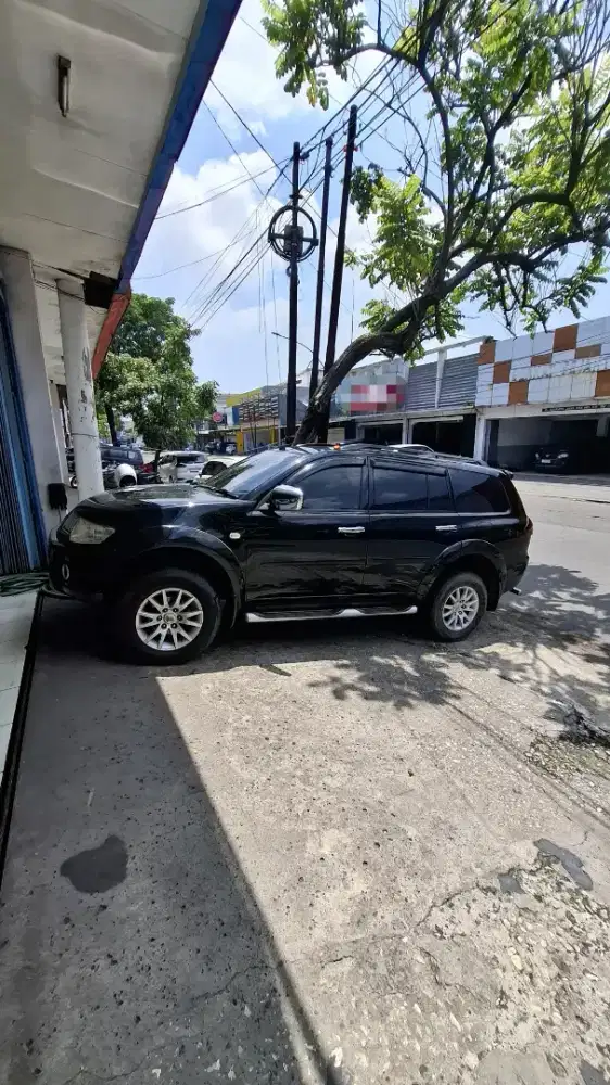 Tdp40 pajero sport dakar 2.4 solar AT 2011 hitam full ori surabaya