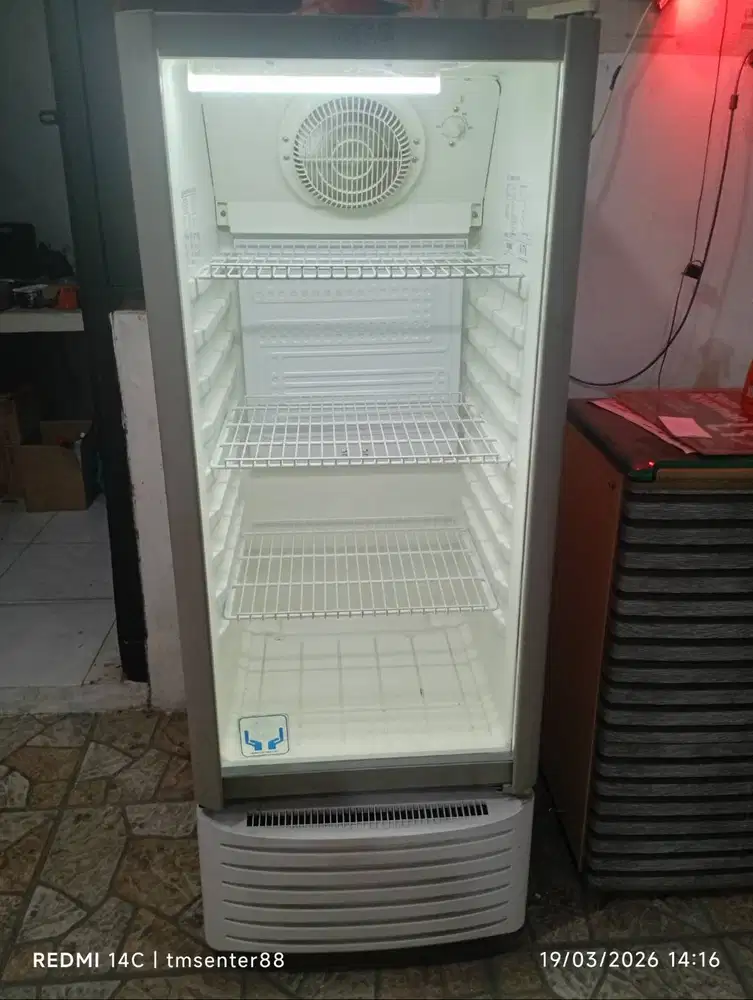 Kulkas showcase GEA  200liter