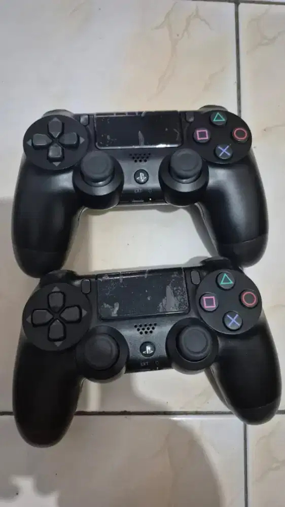 Di Jual PS4 Fat 1tb + 3 cd game NEPIS