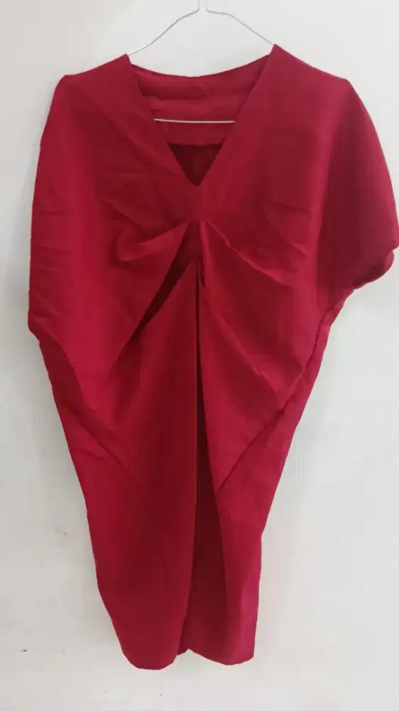 Dress merah perempuan