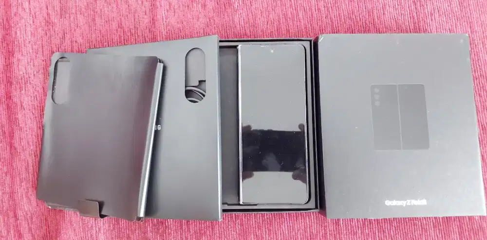 Samsung Z Fold 55G Ram 12/1TB Phantom Black Ex Grs Resmi SEIN Fullset