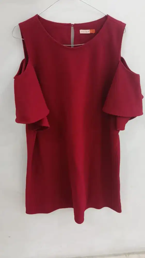 Dress merah perempuan