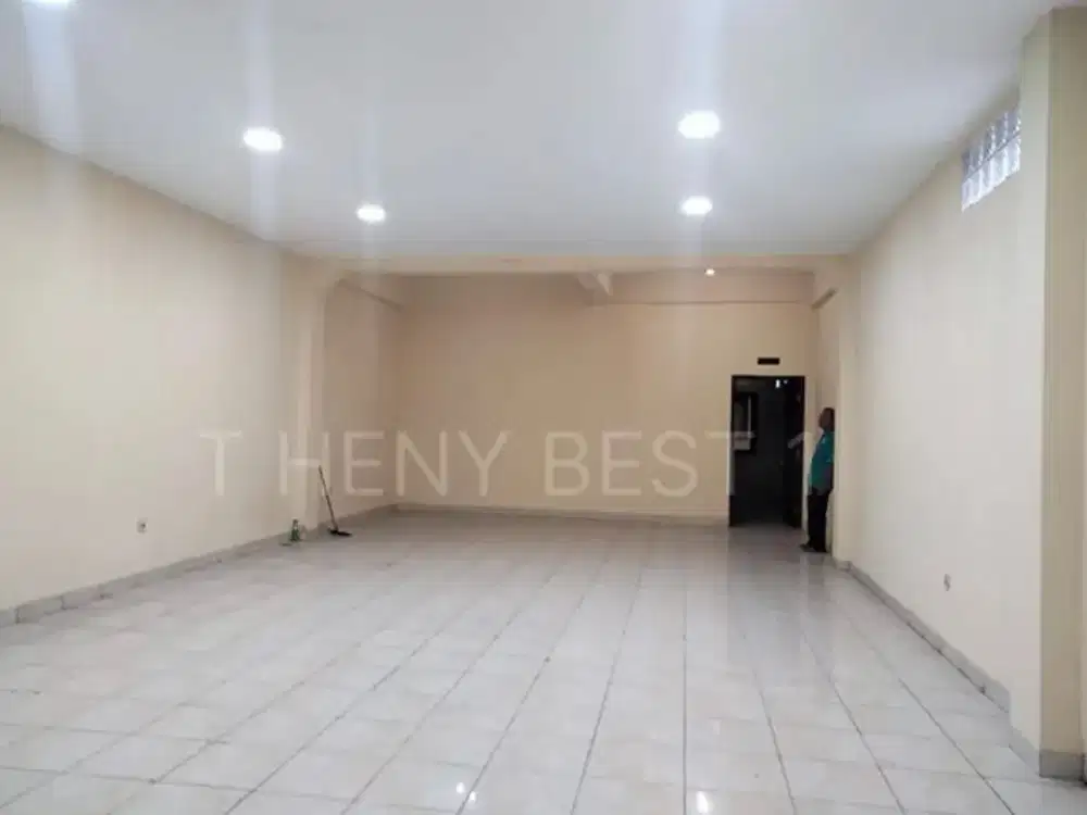 Ruko 1 1/2 Lantai di Main Road Sudirman