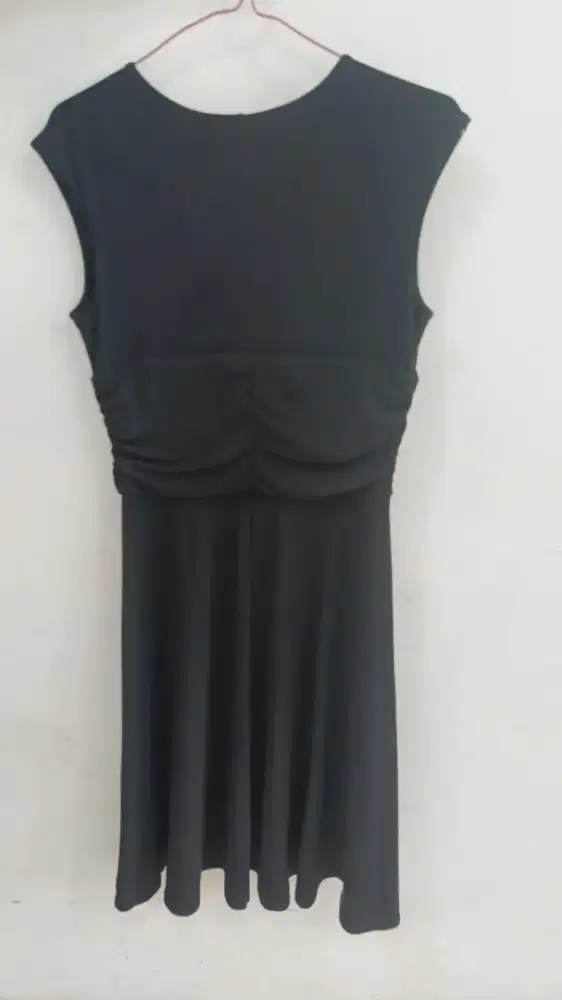Dress hitam polos