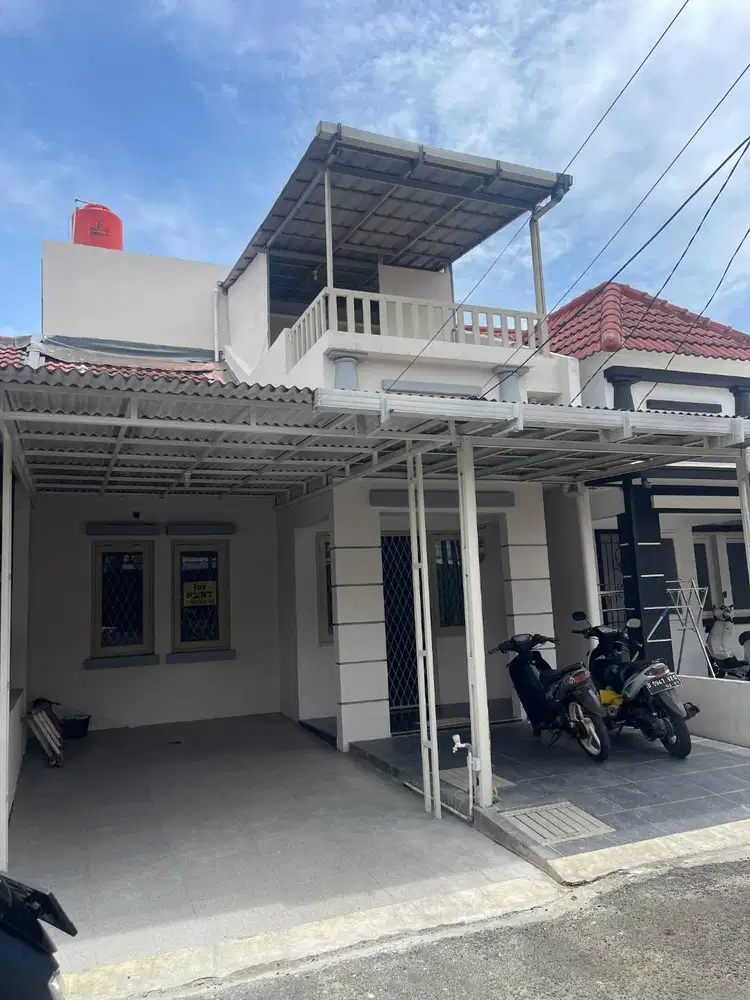 Disewakan Rumah 2 Lantai Taman Royal 2 Cluster Pajajaran