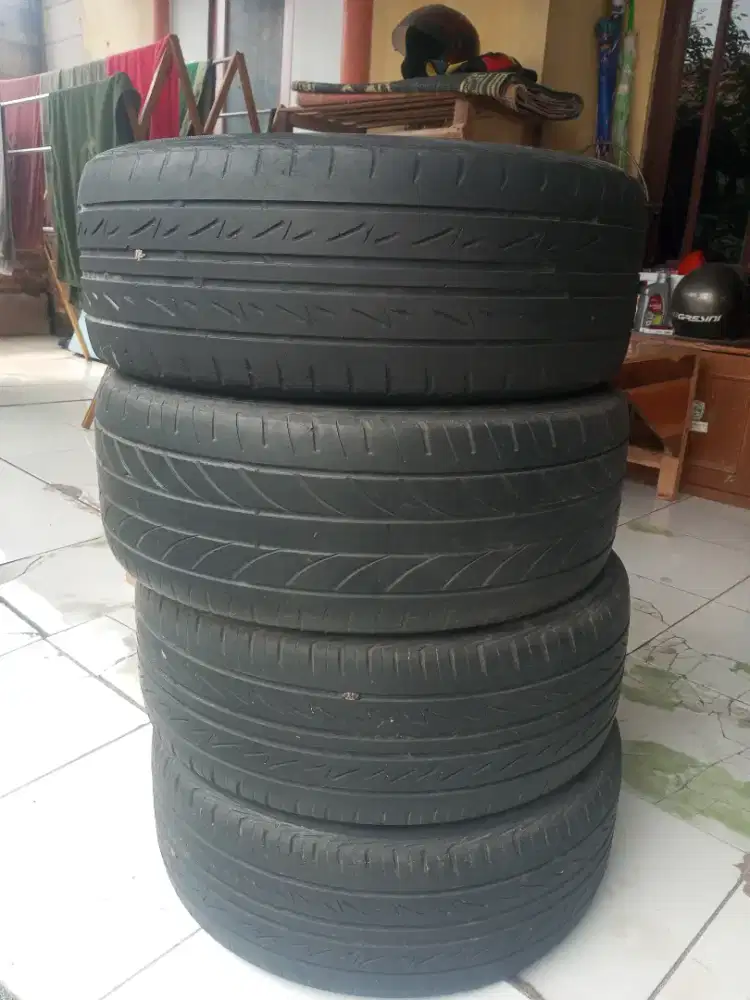 Jual ban bekas 4 pcs