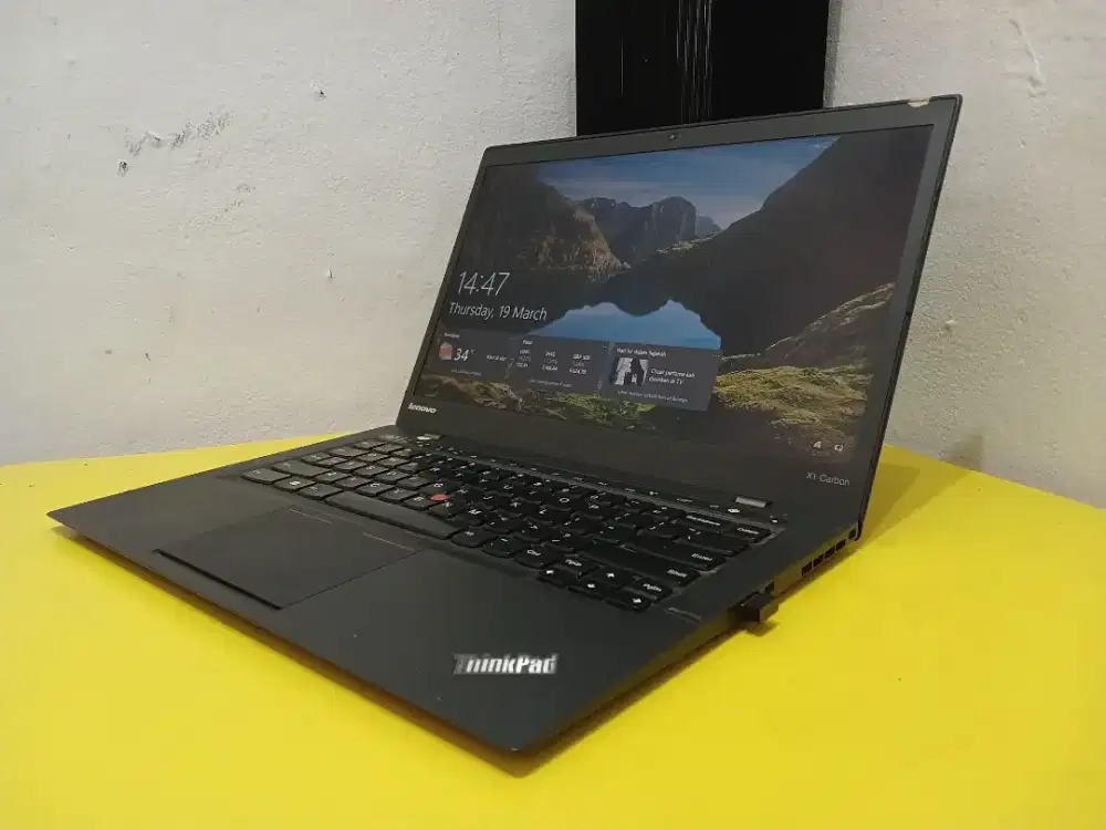 Lenovo thikpad x1 carbon core i7 ram 8gb tipis ringan