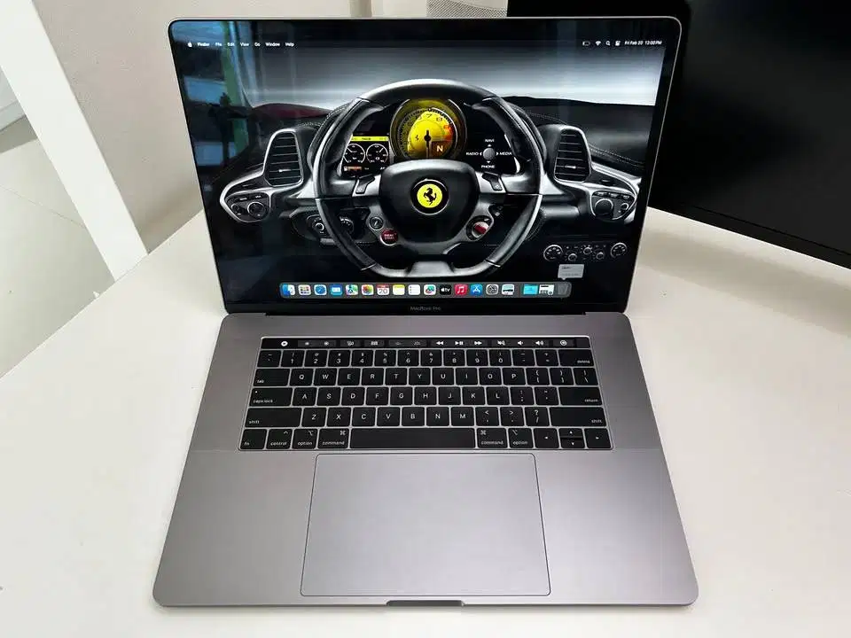 Macbook Pro 15 Inch 2019 Core i9 (GRATIS TAS RANSEL + CONVERTER)