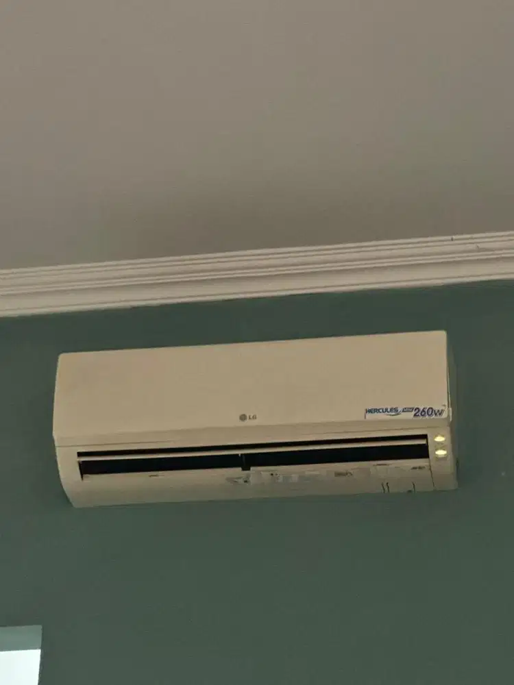 AC LG second masih nempel di dinding kost