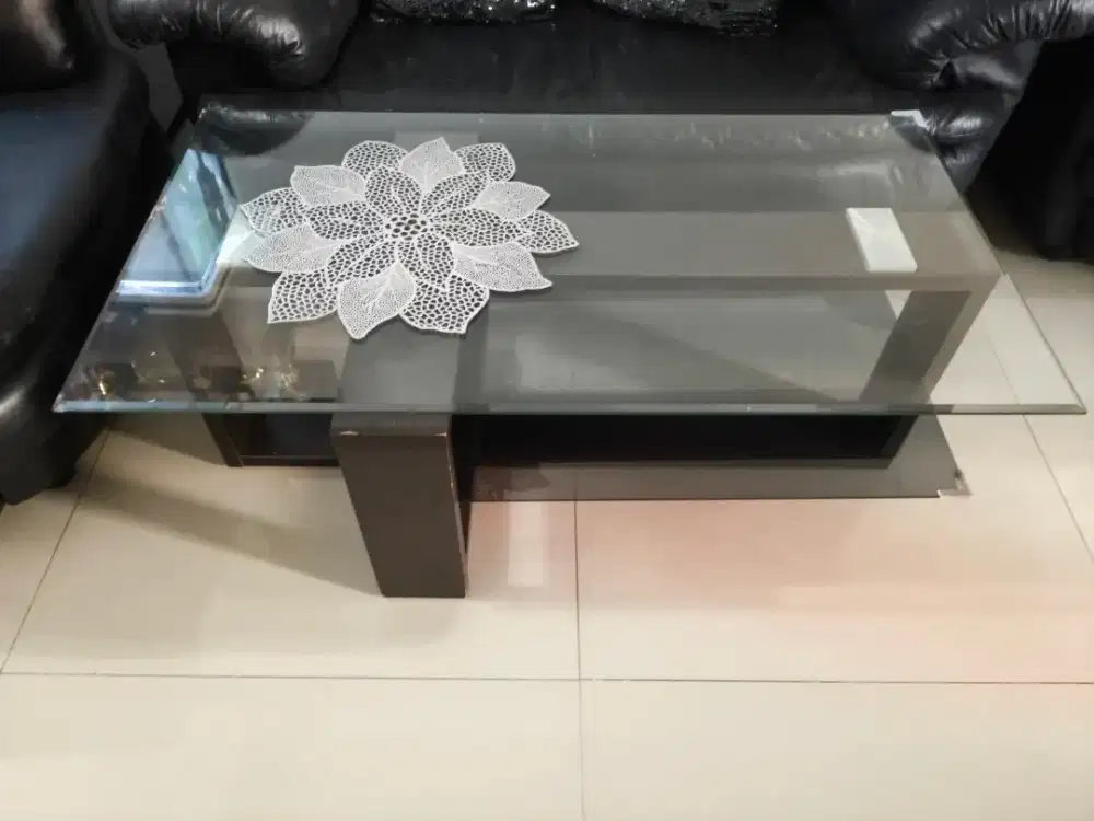 Dijual meja tamu kaca.