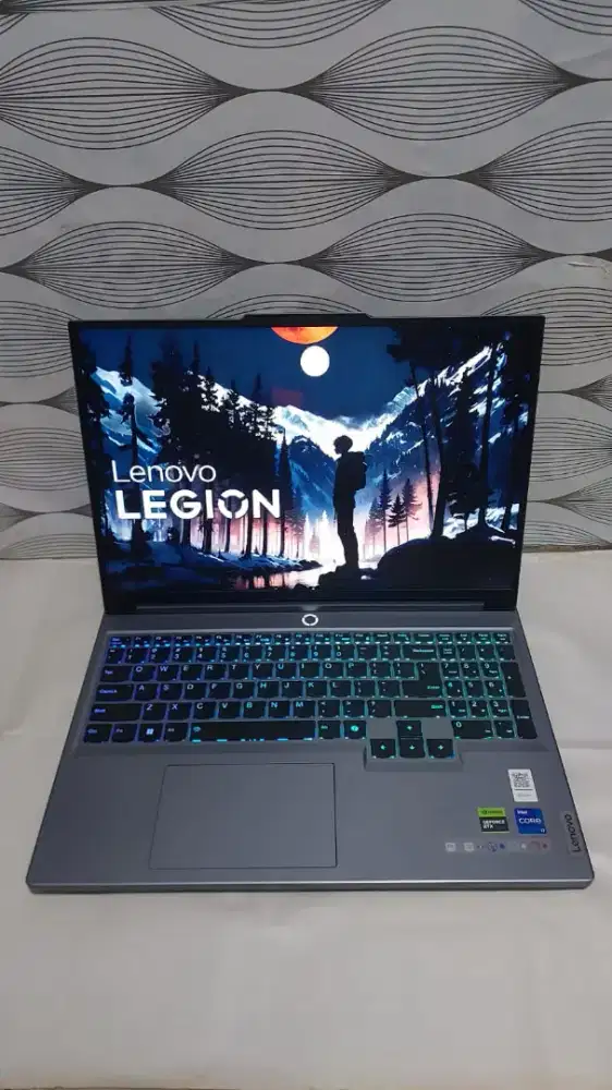Lenovo Legion 5 16IRX9
Intel i7 14650HX RAM 16GB SSD 512GB RTX4050 6GB