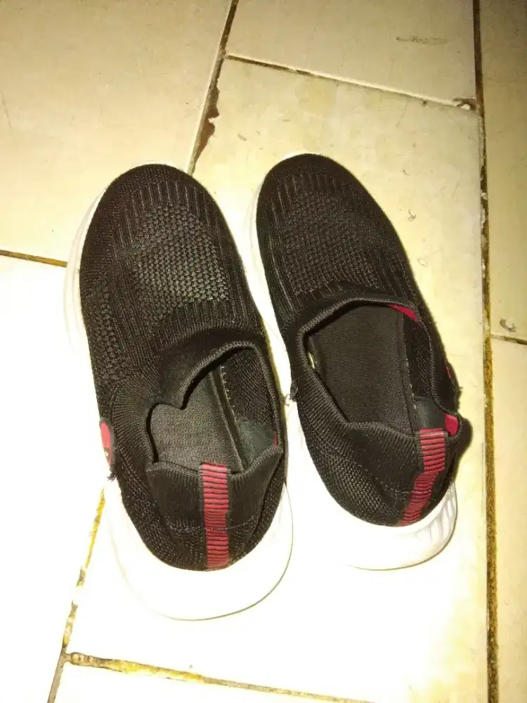 Sepatu anak ,bisa cwe/cwo ukuran 35