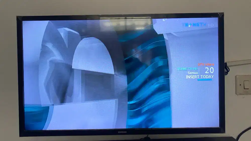 FOR SALE SAMSUNG HD TV 32