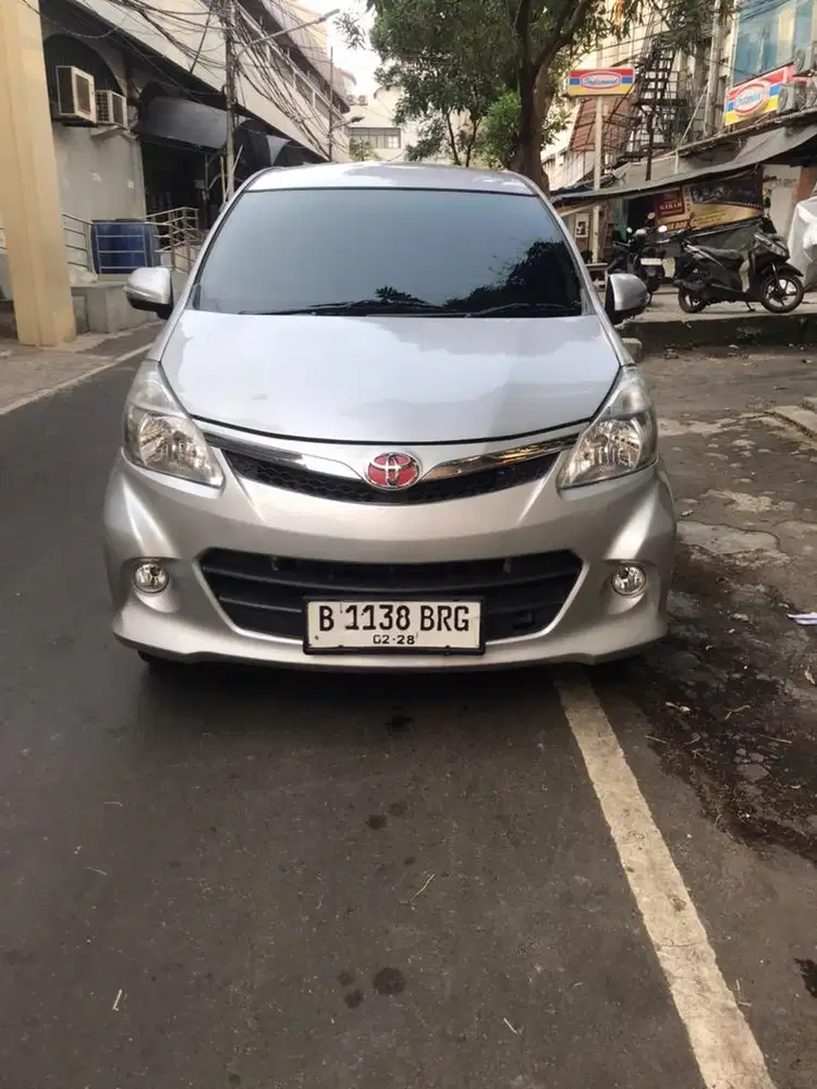 Toyota avanza veloz  1.5 AT silver 2013