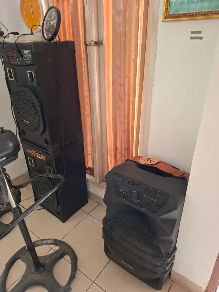 Speaker aktif ada 3 buah