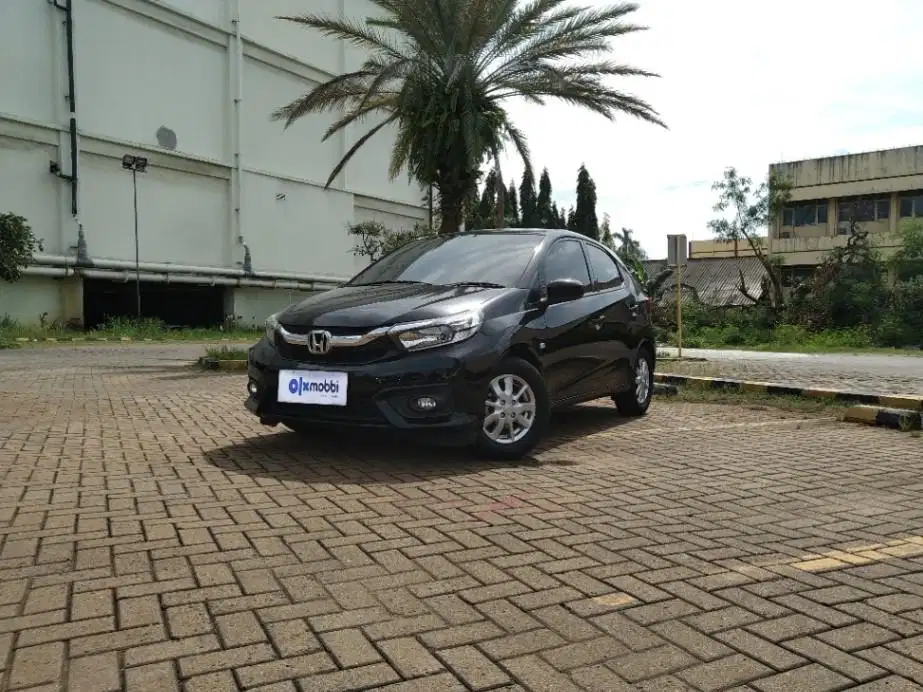 TDP 8,JT, Honda Brio Satya 1.2 E Bensin-AT Hitam 2020