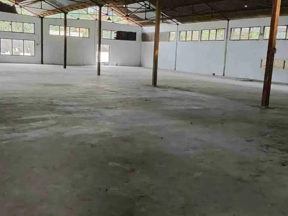 Gudang siap pakai lokasi strategis pinggir jalan raya di Ngaliyan