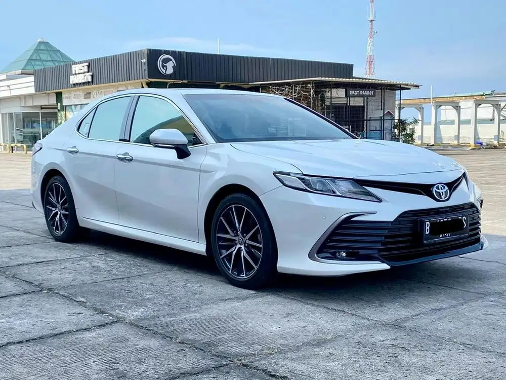 Toyota Camry 2.5 V 2021 Low KM 41RB Antik