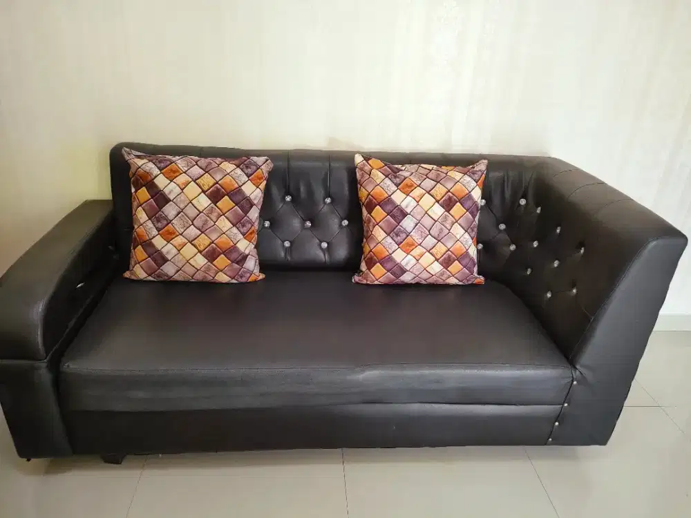 Di jual sofa liter L dan meja tamu kaca murah