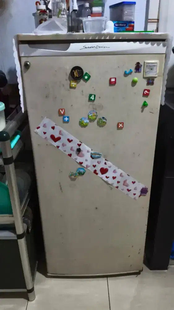 Dijual kulkas merk Elektrolux