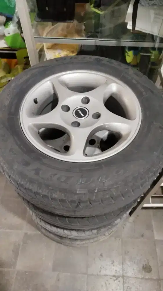 Velg racing+ban kondis ban 80% pcd 114 kondisi mulus no peyang