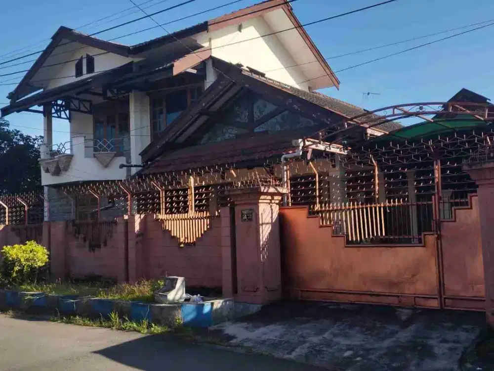 Dijual Rumah Luas Di Papa Papa dekat SMAN 7 Malang