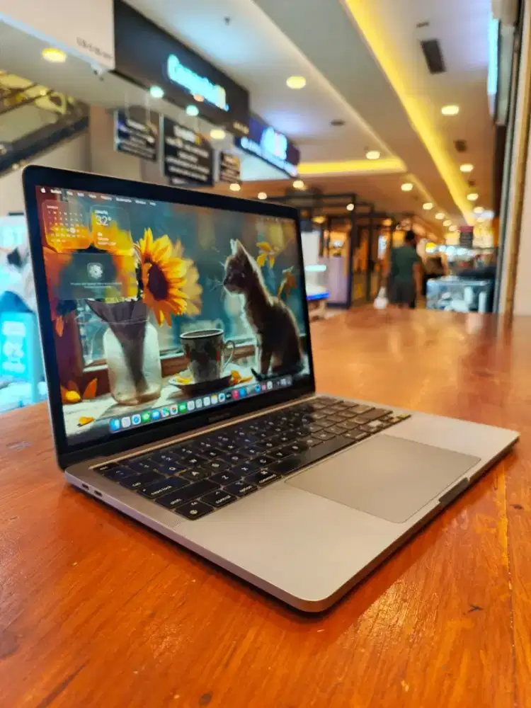 Macbook Pro M2 13 inch 2022 grey