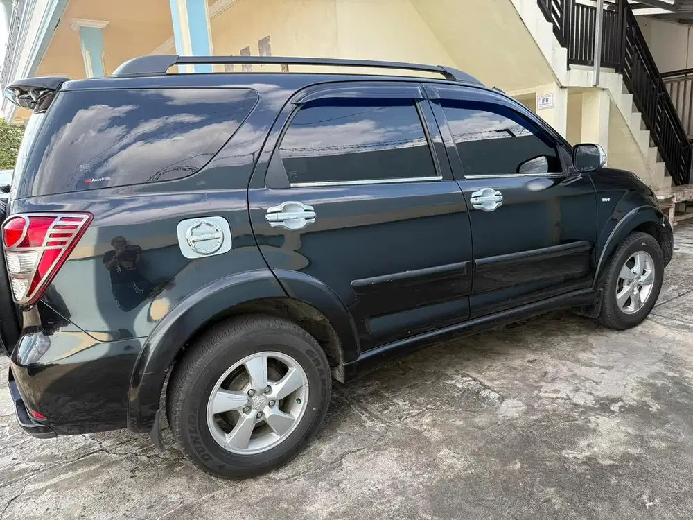 RUSH HITAM (1.5 S BENSIN MT) THN. 2010