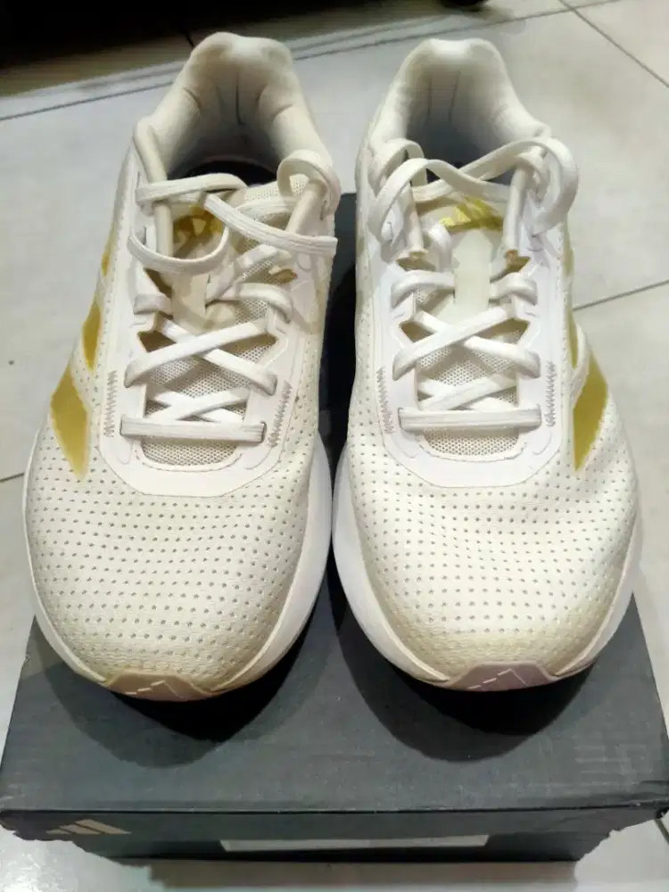 Sepatu Adidas baru pakai 5 kali ukuran 40