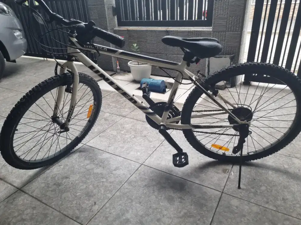 Sepeda MTB UNITED Monza