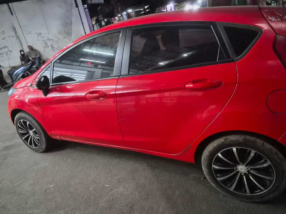 Buc ford fiesta 1.4cc trend at 2011 merah plat bogor