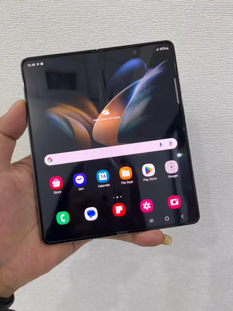 Samsung galaxy fold 4 sein like new
