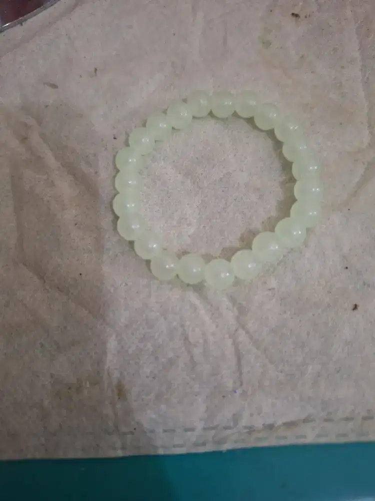 Gelang perhiasan 
Gelang batu giok 
Limited edition 
Barang terawat 
P