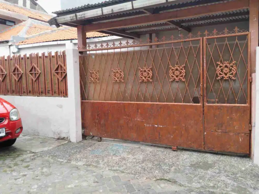 For Rent. Rumah siap huni, strategis, area Johar Baru, Jakarta Timur, bisa Silent Office / Gudang