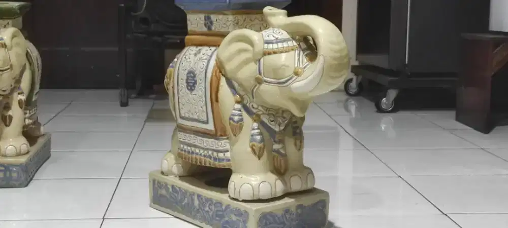 Hiasan patung gajah