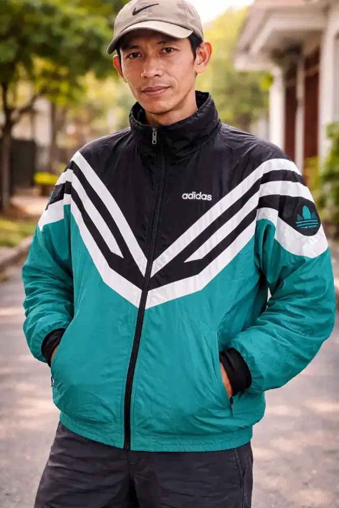 Brand: Adidas jaket parasut